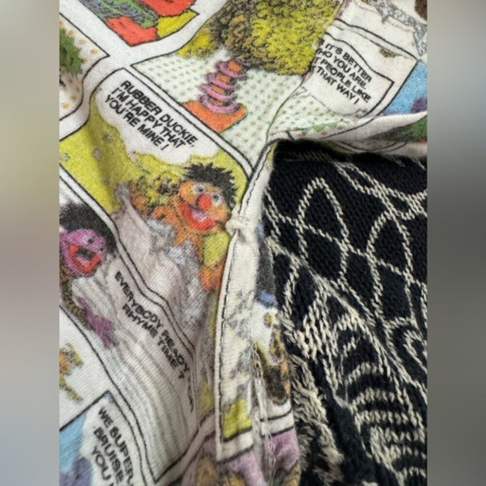 Pull & amp;Bear Sesame Street Cotton Top Size EUR L 30 - Picture 6 of 6